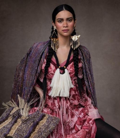 Образы от @ Carolinakuniverse. 04