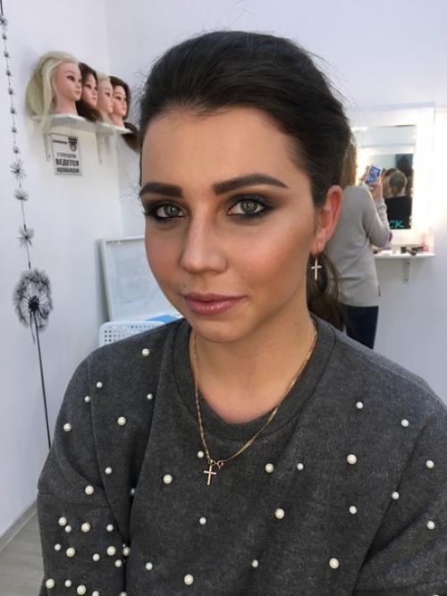 Дорогие девушки, мы предлагаем услуги стилиста - визажиста? 01