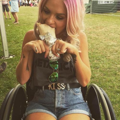 Знакомьтесь, это 25-летняя Джордан бон из норфолка. 02 Знакомьтесь, это 25-летняя Джордан бон из норфолка. 02