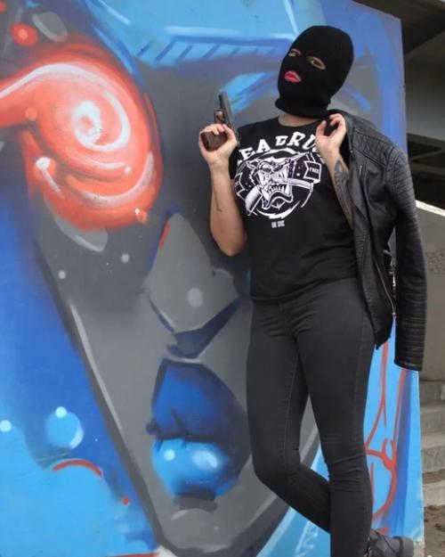 Моя первая фотосессия за 30 годиков в стиле Gangstaкто то спросит почему не выбрала фотостудию, макияж, красивую прическу и платьк? 05