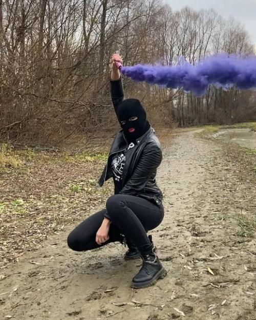 Моя первая фотосессия за 30 годиков в стиле Gangstaкто то спросит почему не выбрала фотостудию, макияж, красивую прическу и платьк? 03