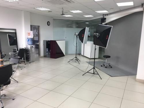 Мы предлагаем в аренду оборудованную мастер - зону? 03 Мы предлагаем в аренду оборудованную мастер - зону? 03