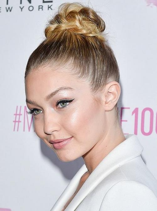 Будь в тренде: 10 высоких причесок звезд, которые нужно повторить? 02