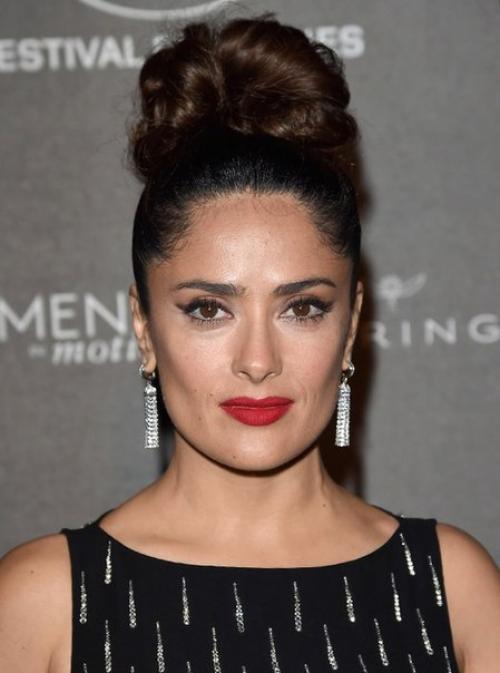 Будь в тренде: 10 высоких причесок звезд, которые нужно повторить? 03