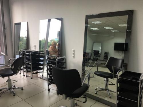 Мы предлагаем в аренду оборудованную мастер - зону? 01 Мы предлагаем в аренду оборудованную мастер - зону? 01