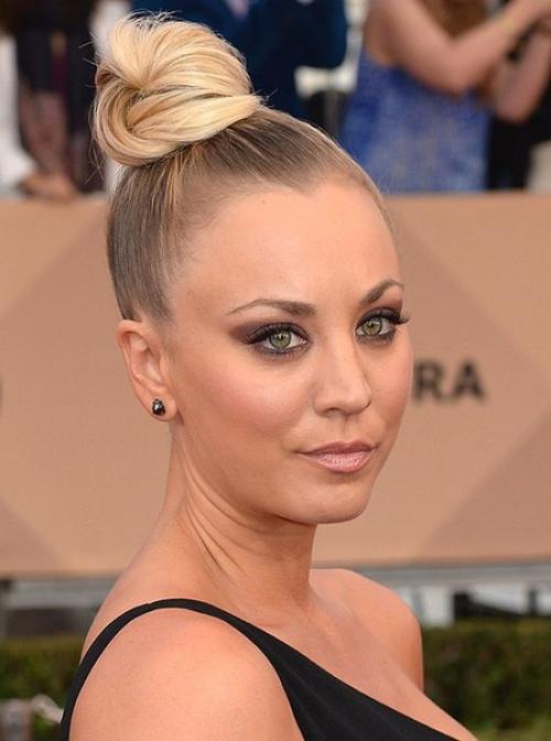 Будь в тренде: 10 высоких причесок звезд, которые нужно повторить? 08