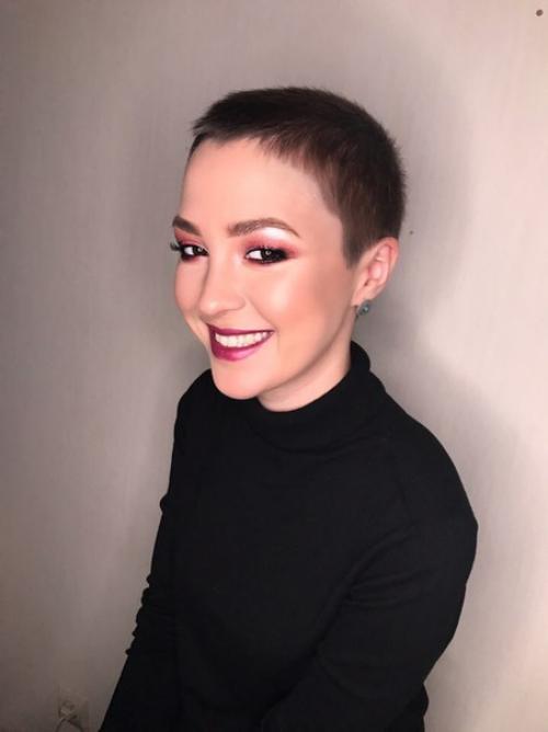 Листай?  Какая красивая девушка сегодня на макияже была? 02