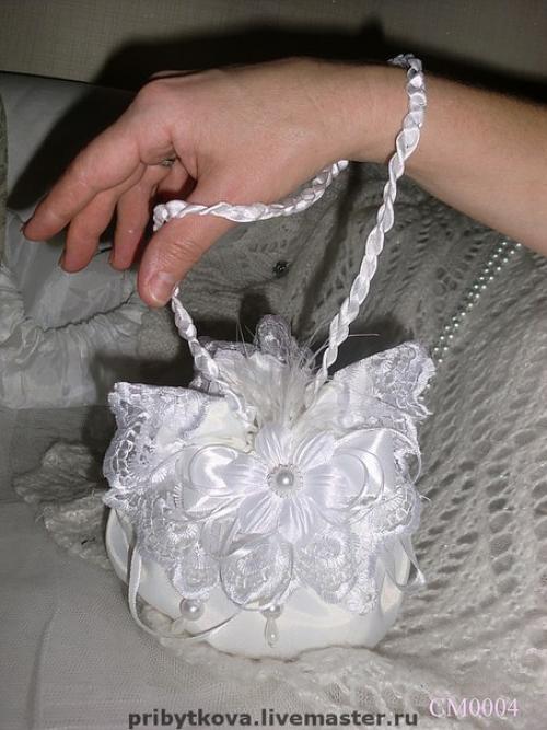 Что можно и нужно положить в сумочку невесты. 09