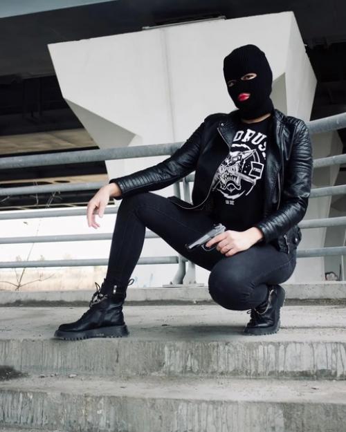 Моя первая фотосессия за 30 годиков в стиле Gangstaкто то спросит почему не выбрала фотостудию, макияж, красивую прическу и платьк? 04