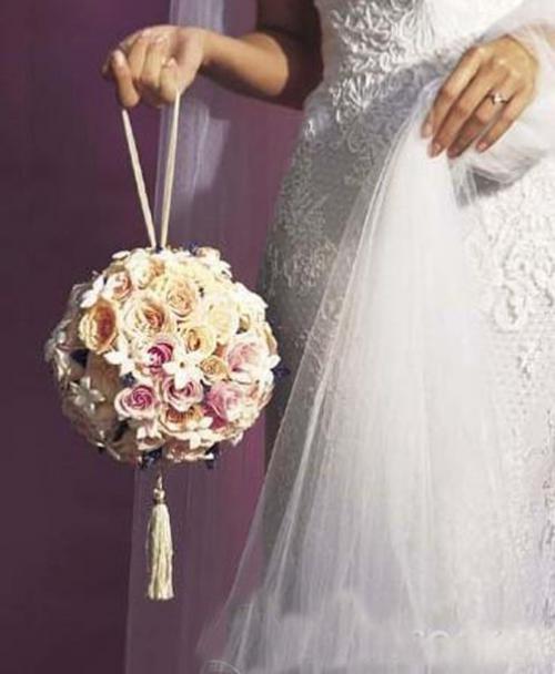 Что можно и нужно положить в сумочку невесты. 04