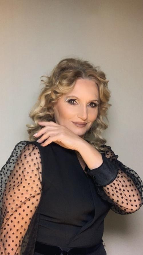 Макияж создан для того, чтобы женщина преобразилась и была уверена в себе. 07