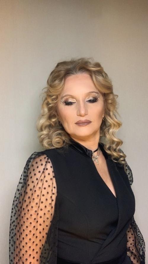 Макияж создан для того, чтобы женщина преобразилась и была уверена в себе. 08