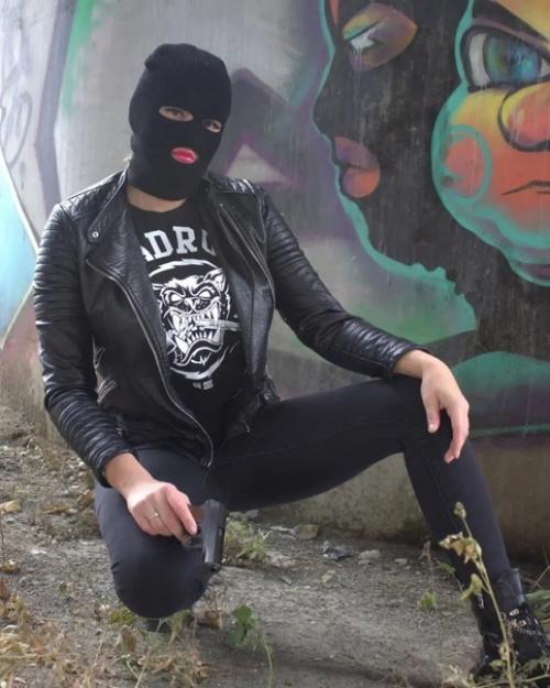 Моя первая фотосессия за 30 годиков в стиле Gangstaкто то спросит почему не выбрала фотостудию, макияж, красивую прическу и платьк? 07