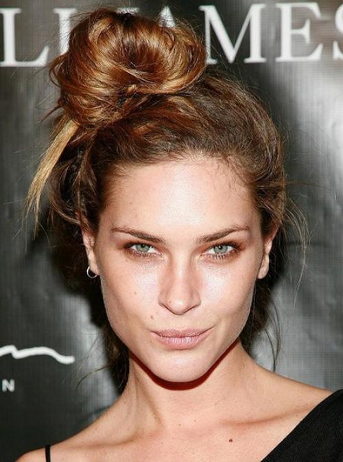 Будь в тренде: 10 высоких причесок звезд, которые нужно повторить? 04