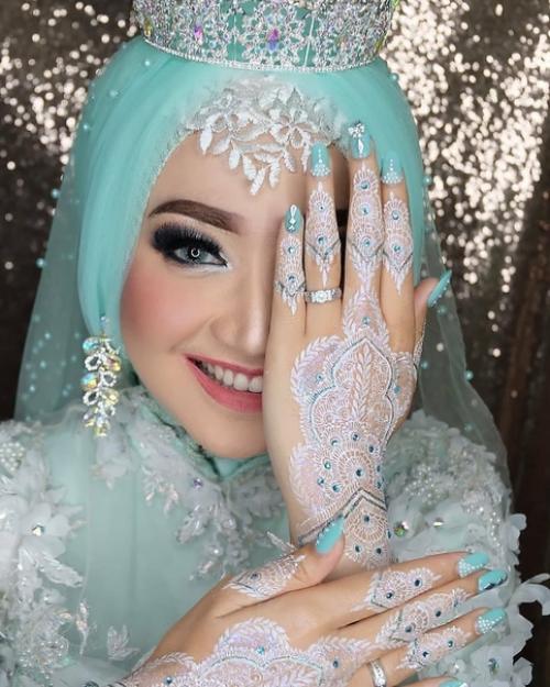 10 свадебных образов, которые перевернут ваше представление о традиционных невестах. 06