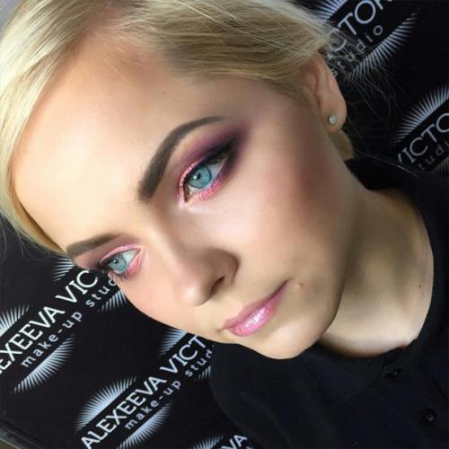 Милые девушки требуется модель на макияж и прическу на среду (13 октября) на 15. 06