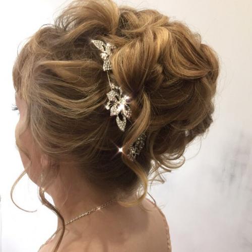 Милые девушки!  Я сертифицированный мастер по причёскам и макияжу, обучалась в Москве. 05