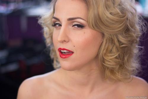 А ты уже решила какой хочешь быть на этот новый год? 01