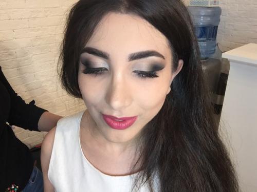 Девочки?  Нужны модели на профессиональный макияж и прическу/укладку? 02