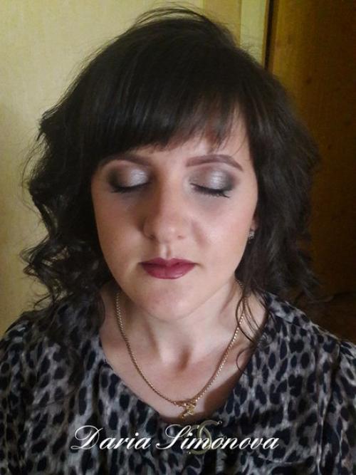 В предверии новогодних праздников и фотосессий спешу предложить вам свои услуги стилиста - визажиста. 08