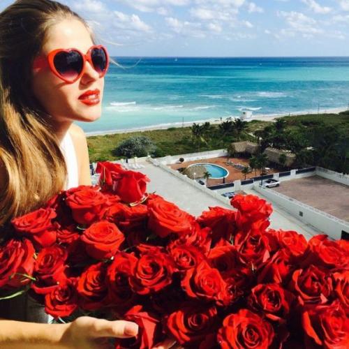 Самый роскошный премиум проект с огромным букетом роз из 100 штук! 01