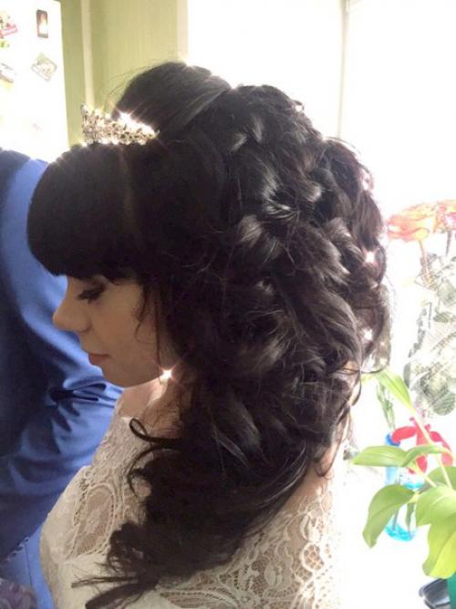 Милые девушки!  Я сертифицированный мастер по причёскам и макияжу, обучалась в Москве. 06