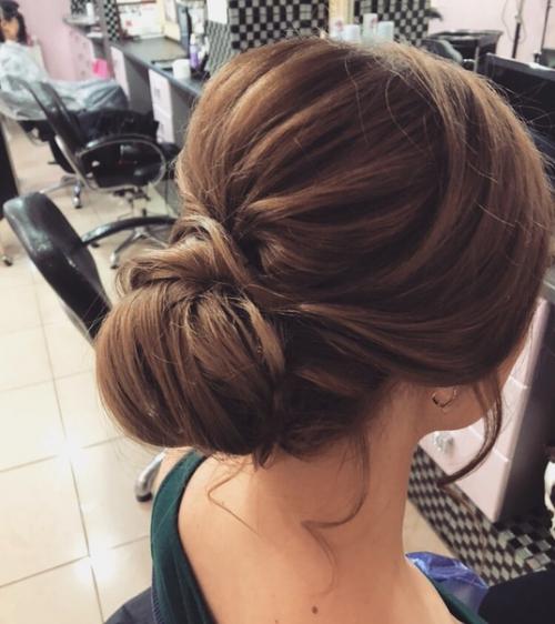 Делаю прическу любой сложности, принимаю в салоне красоты, а так же с выездом на дом, практикую макияж. 01