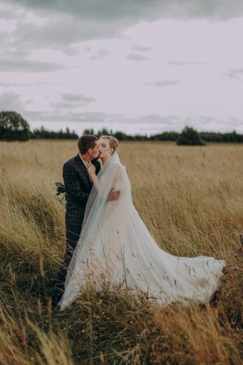 Создать свадебную фотосессию на природе проще простого. 01 Создать свадебную фотосессию на природе проще простого. 01