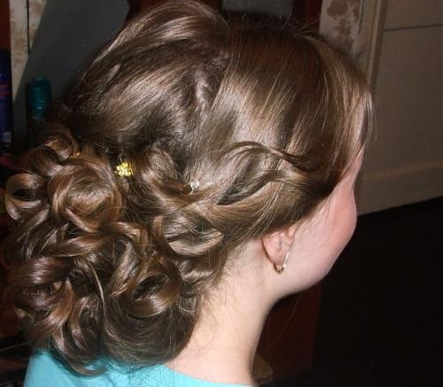 Услуги парикмахера визажиста предлагаю. 03