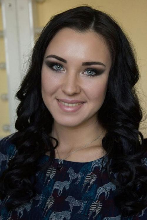 Милые девушки?  Модели на макияж и прически требуются. 01