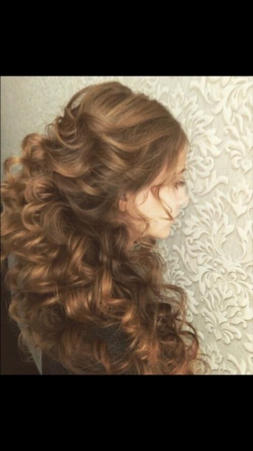 Делаю прическу любой сложности, принимаю в салоне красоты, а так же с выездом на дом, практикую макияж. 04