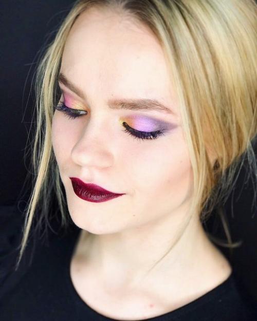 Дорогие дамы!  Меня зовут Анастасия - стилист по причёскам и профессиональный визажист? 07