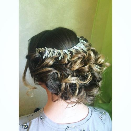 Дорогие дамы!  Меня зовут Анастасия - стилист по причёскам и профессиональный визажист? 03