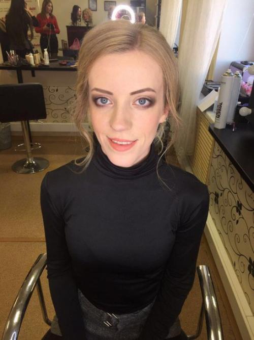 Сегодня впервые принимала участие в экзамене по мэйк аппу и прическам в качестве модели - рапунцель? 02