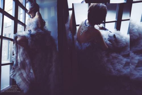 Фотодень.  Обнажение души или мистичная девушка в полутьме. 02