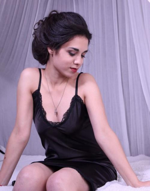 Милые девушки!  Я сертифицированный мастер по причёскам и макияжу, обучалась в Москве. 04