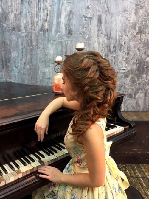 Милые девушки!  Я сертифицированный мастер по причёскам и макияжу, обучалась в Москве. 08