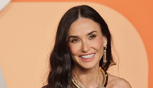 Деми Мур на премьере в облегающем платье появилась.

