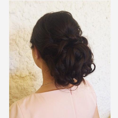 Дорогие дамы!  Меня зовут Анастасия - стилист по причёскам и профессиональный визажист? 02