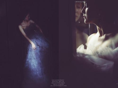 Фотодень.  Обнажение души или мистичная девушка в полутьме. 05