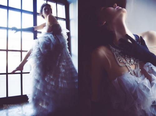 Фотодень.  Обнажение души или мистичная девушка в полутьме. 03