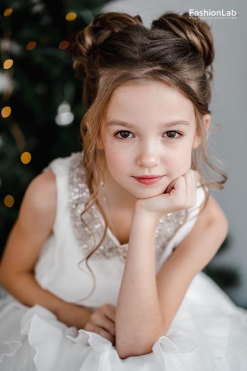 Мы все в работе: собираем на фотосессии, корпоративы девочек постарше. 03