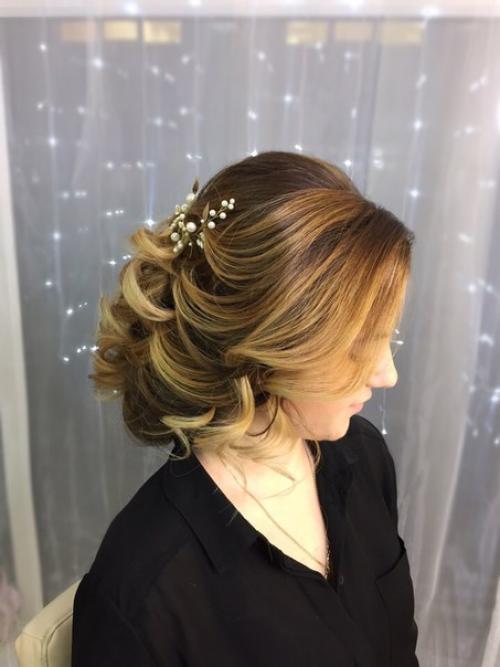 Самый надёжный вариант прически для свадьбы на Кипре - низкий пучок? 04