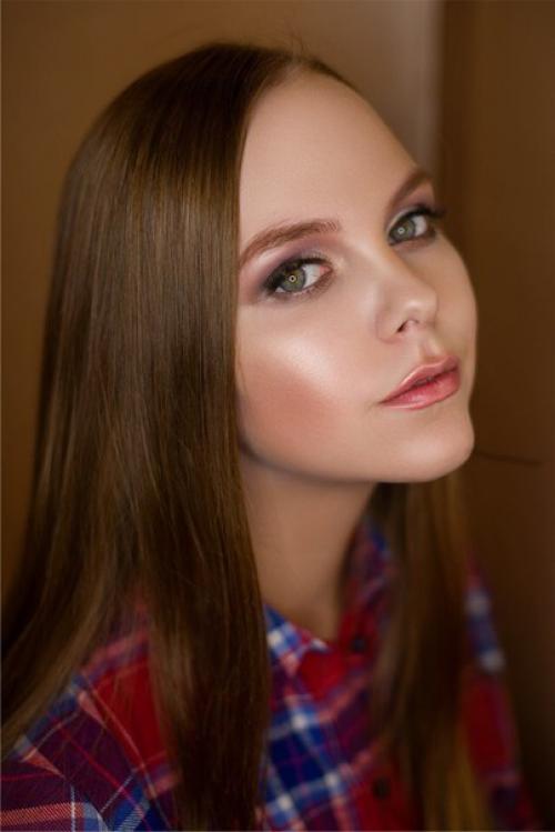 Девочки, принимаю на макияж? 01