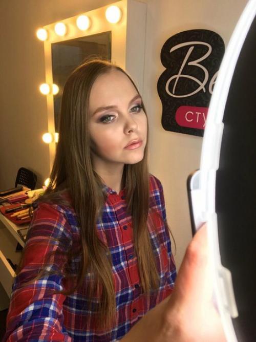 Девочки, принимаю на макияж? 04