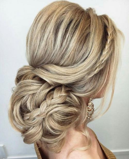 Модель?  Очень нужна девушка со светлыми волосами (волосы до плеч и ниже) на красивую прическу и макияж в субботу 23 декабря. 04