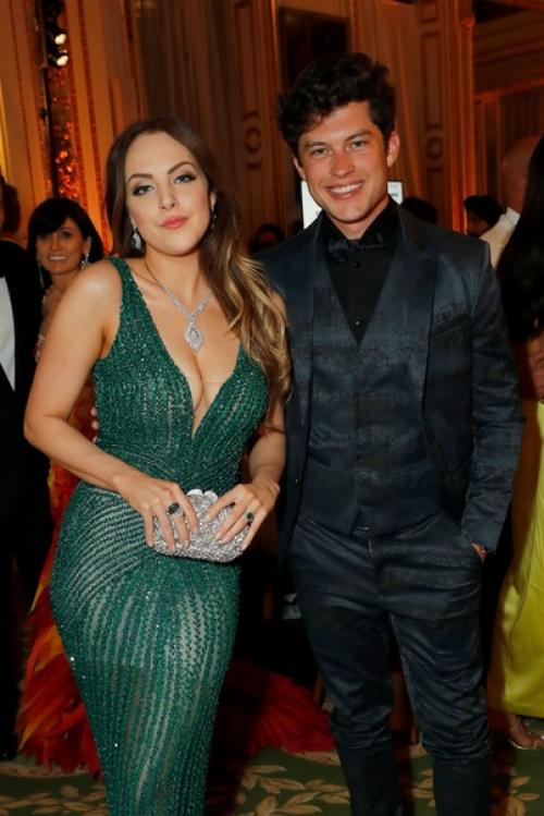 К огромному сожалению, Лиз не особо активна в выходах на ковровую дорожку, а этот год вообще скуден. 08