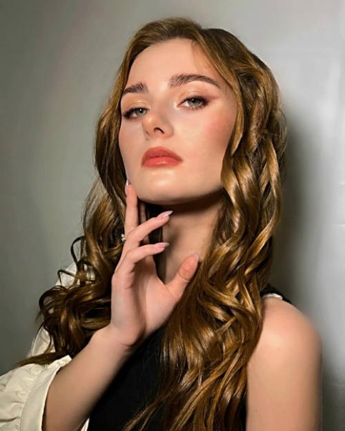 Не загорами новогодние корпоративы, вечеринки и утренники, а это значит, что настало время продумать свой образ: 01