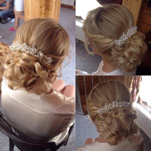 Активная запись на прически и макияж к новому году идет? 01