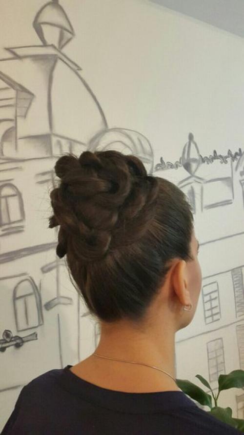 Мастера салона красоты Viva помогут создать праздничный образ для вас? 01